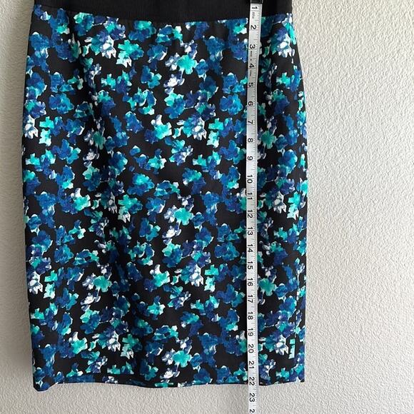 Ann Taylor printed pencil skirt - Picture 7 of 8
